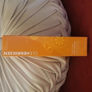 OLEHENRIKSEN Truth Juice Daily Cleanser